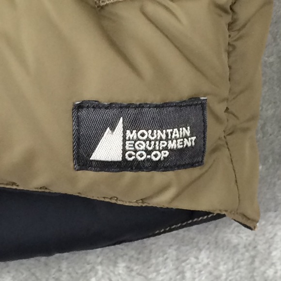Mountain Equipment MEC Down Vest Mens XS Puffer Khaki Hiking Outdoors Vtg - Picture 2 of 15
